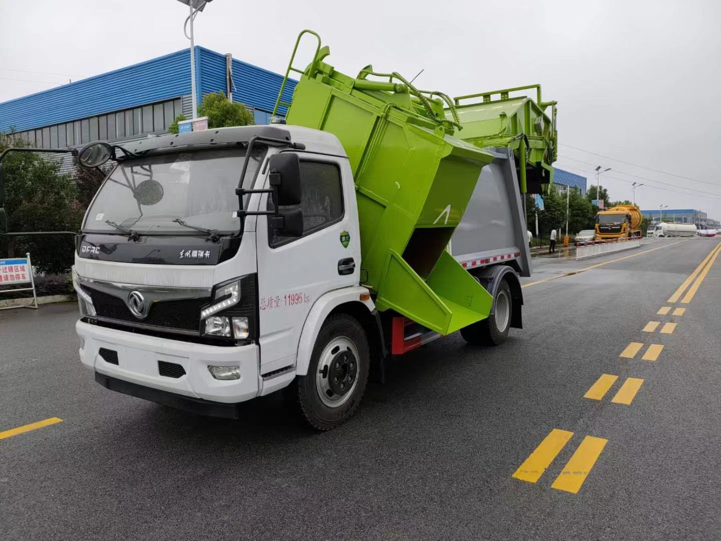 東風(fēng)多利卡分類(lèi)壓縮垃圾車(chē)