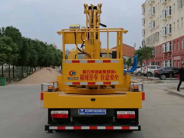 東風凱普特14米高空作業(yè)車
